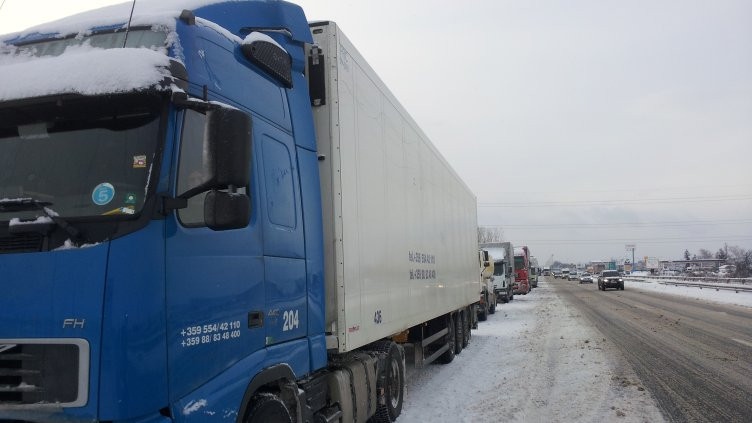 Без ТИР-ове по магистралите "Тракия", "Струма" и "Хемус" за Коледа и Нова година