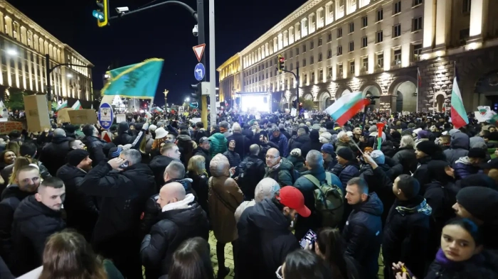 Le Monde: Десетки хиляди души протестираха в най-бедната страна от Европейския съюз