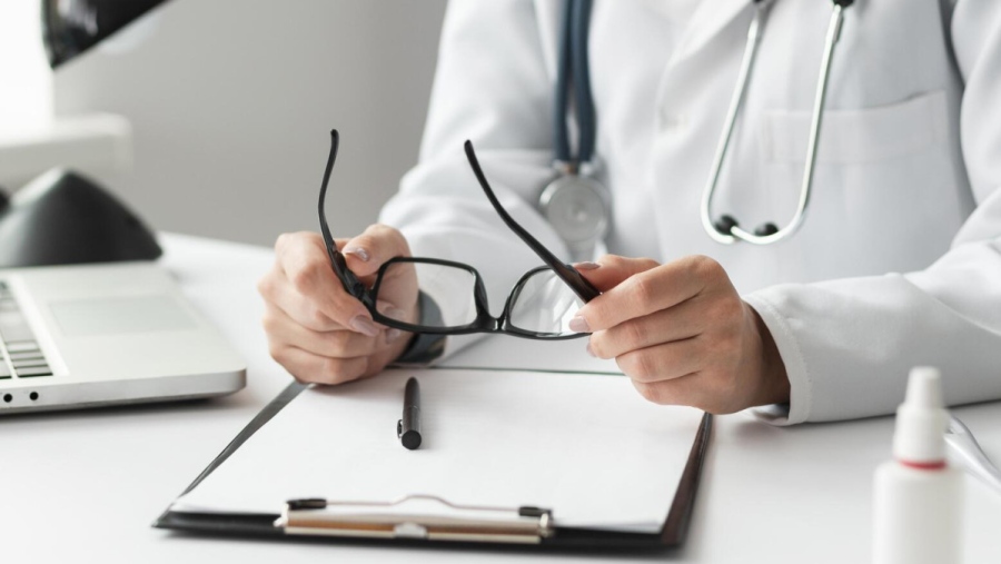 Лекари алармират! Здравната каса купува здраве за цената на маникюр