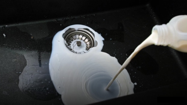 Никога не изхвърляйте млякото в мивката