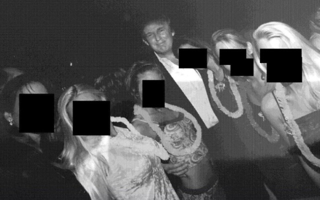 Публикуваха нови скандални снимки от досиетата на Джефри Епстийн