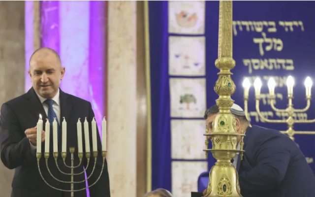 Президентът Радев ще участва в традиционния ритуал за запалване на свещите за Ханука