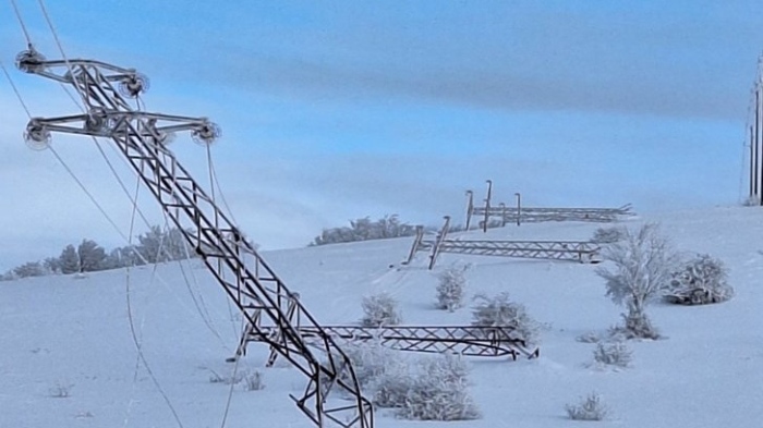 Все още има места без ток след падналия сняг