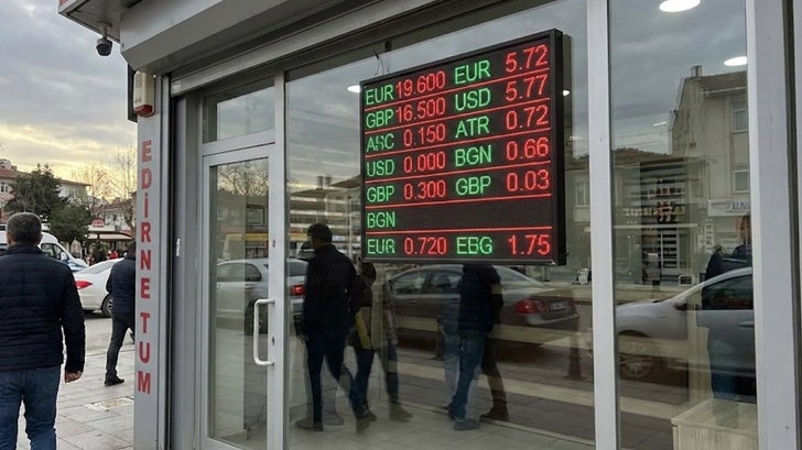 Обменните бюра в Одрин свалиха лева от таблата, фалшиви банкноти заляха пазара