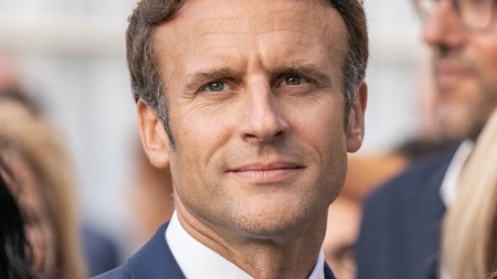 Еманюел Макрон: Скърбим за една легенда