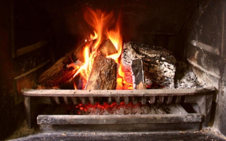 Забраниха отоплението на твърдо гориво в 9 района на София