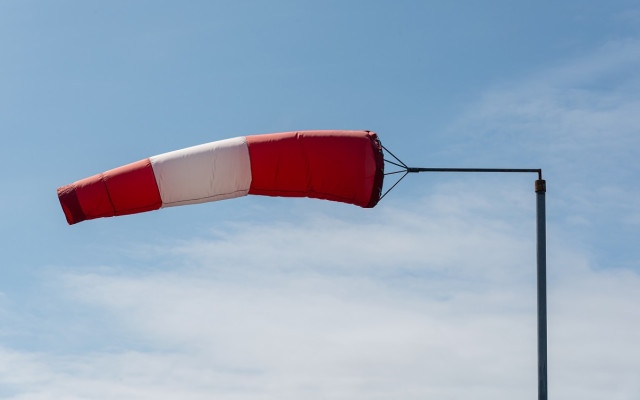 Жълт код за силни ветрове и сняг в 14 области за събота