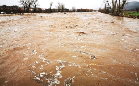 Порои в Крумовград и Кирково, има сериозни щети