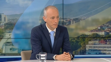 Просветният министър: Изпитът остава само по математика