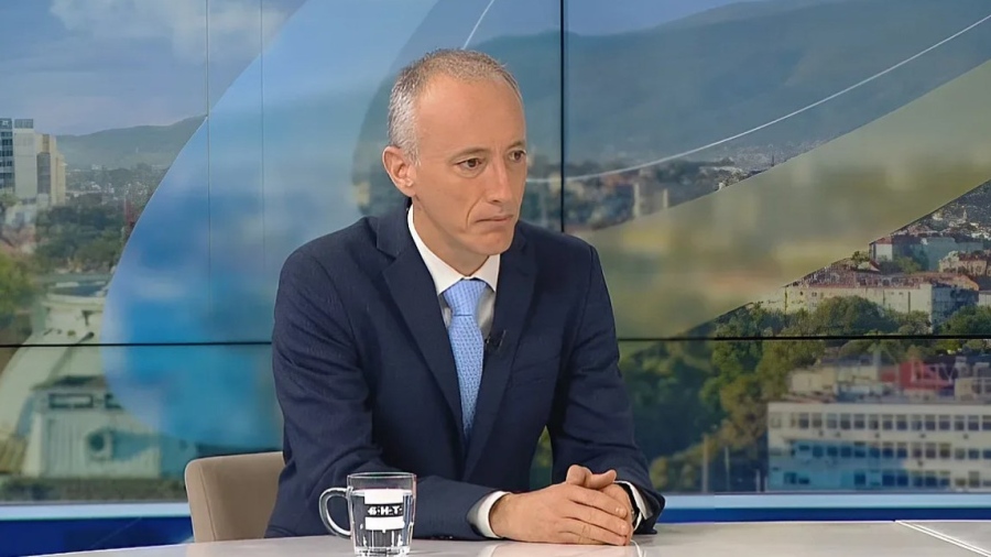 Просветният министър: Изпитът остава само по математика