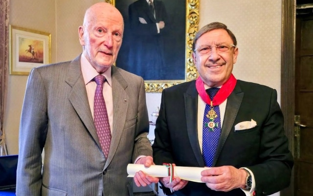 Цар Симеон награди Максим Бехар с Командирски кръст на ордена „Св. Александър“