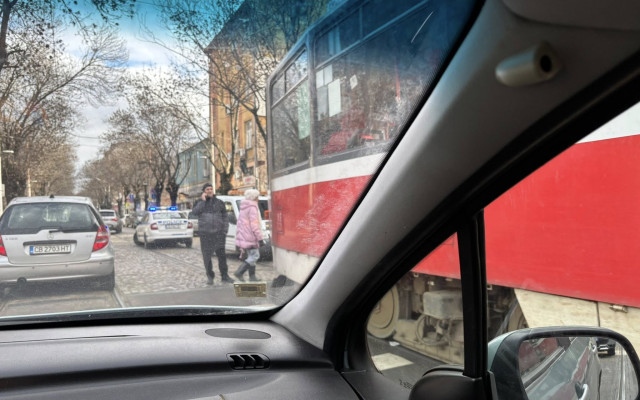 Трамвай блъсна дете в центъра на София