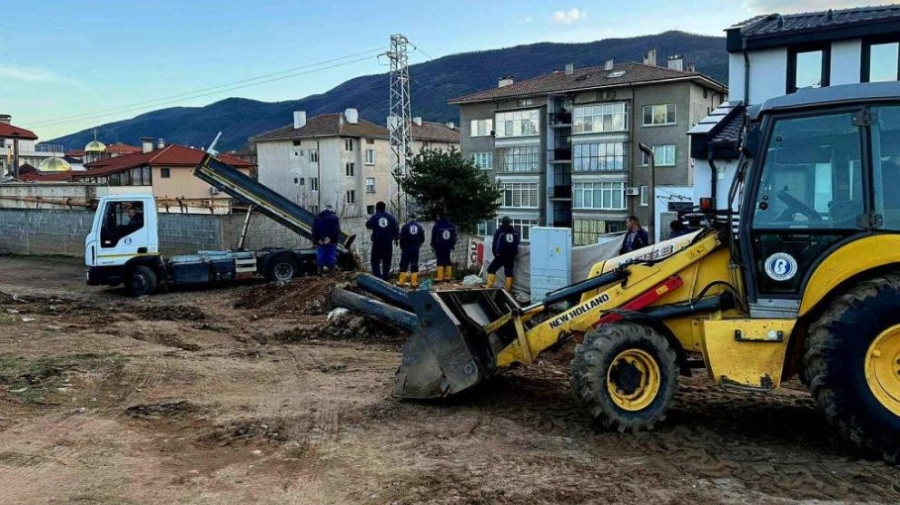 Бедствено положение в Асеновград след авария на водопровод, върху който има изградена къща