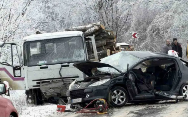 Двама души загинаха при тежка катастрофа край Ловеч