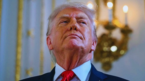 Тръмп свърза натиска за Гренландия с НАТО и 'слабостта' на Великобритания, засилва напрежението в Давос