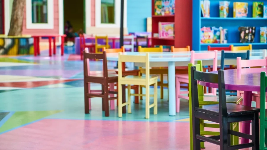 Скандален случай в детска градина: "Г-жа 1" залепи устата на дете с тиксо