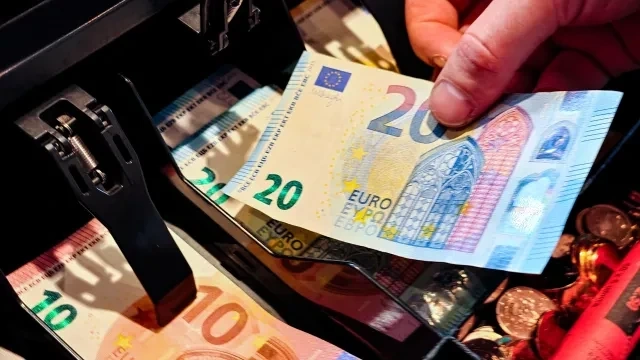 Евростат: Минималната заплата от 620 евро бруто в България е най-ниската в ЕС