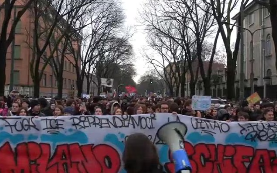 Сблъсъци между протестиращи и полиция по време на протест срещу Игрите в Милано