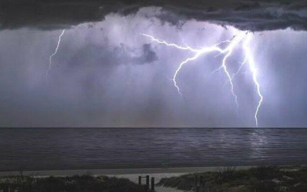 Лошото време затвори пристанища в Гърция