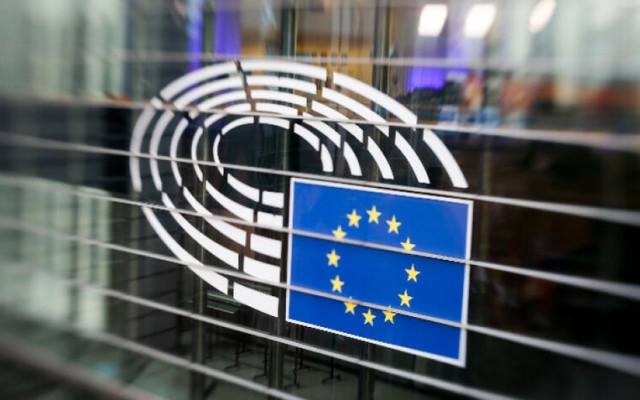 ЕП деактивирал функции с ИИ на служебните устройства на евродепутатите