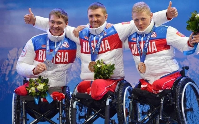 Пуснаха руски спортисти с химн и знаме на параолимпийските игри