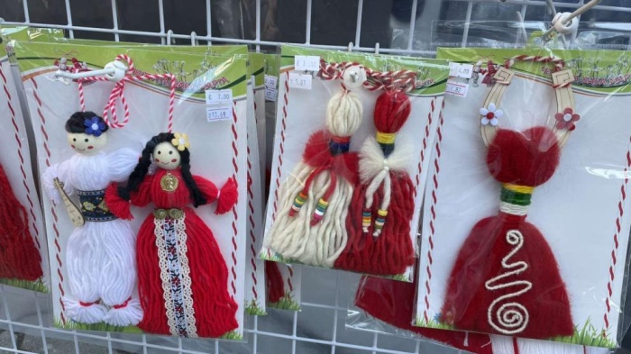 За първи път мартеници в евро: Има ли повишаване на цените и спад на търсенето