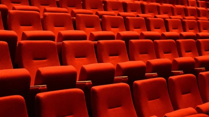 Театри заплашват да спрат работа заради липсата на пари