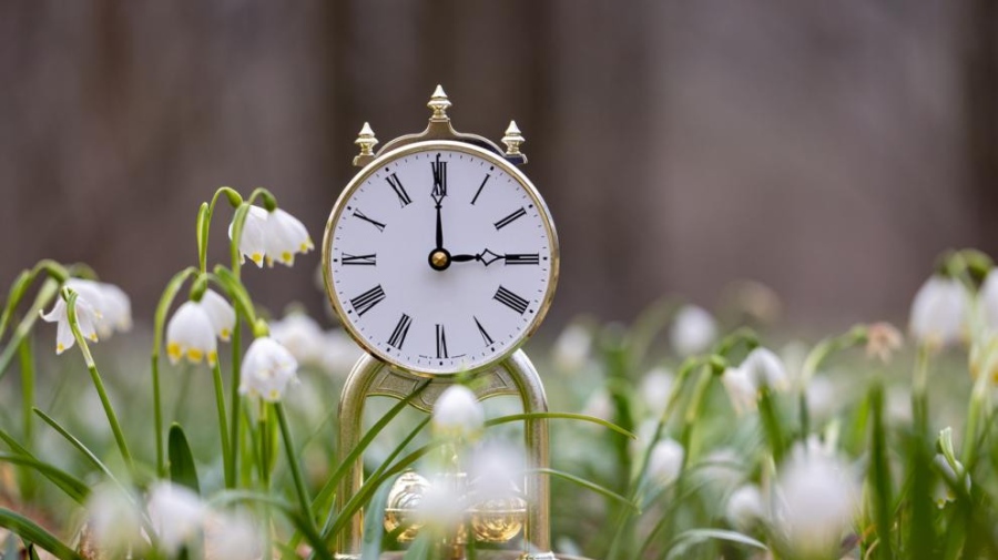 Кога местим стрелките на часовника с час напред