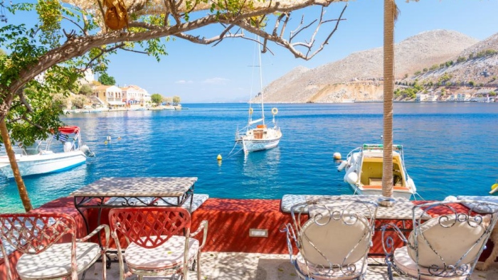 Масово анулиране на резервации за Гърция заради войната в Иран