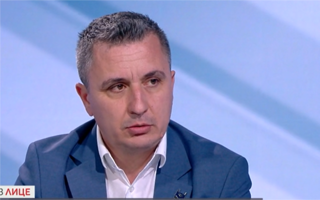 Александър Николов: Властта да "развърже ръцете" на Лукойл Нефтохим