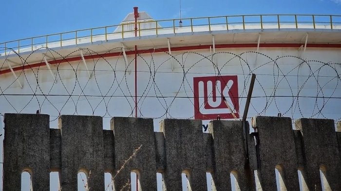 Експерти: Лукойл държи ключа към цените на горивата в България