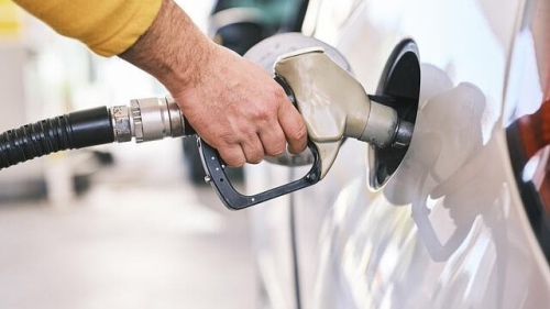 Гърци зареждат по-евтино гориво у нас, българи - храна в Гърция