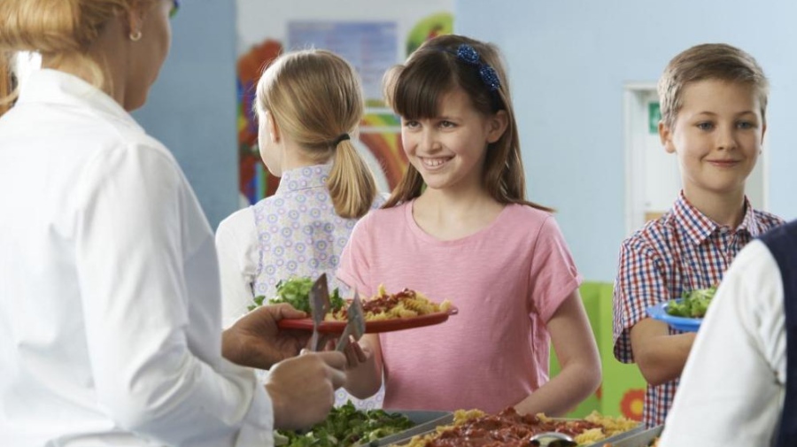 Менюто на децата под лупа: Какво казва наредбата за здравословно хранене на учениците