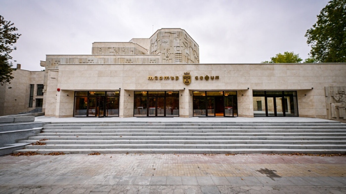 След 3 години ремонт: Театър "София" отвори врати