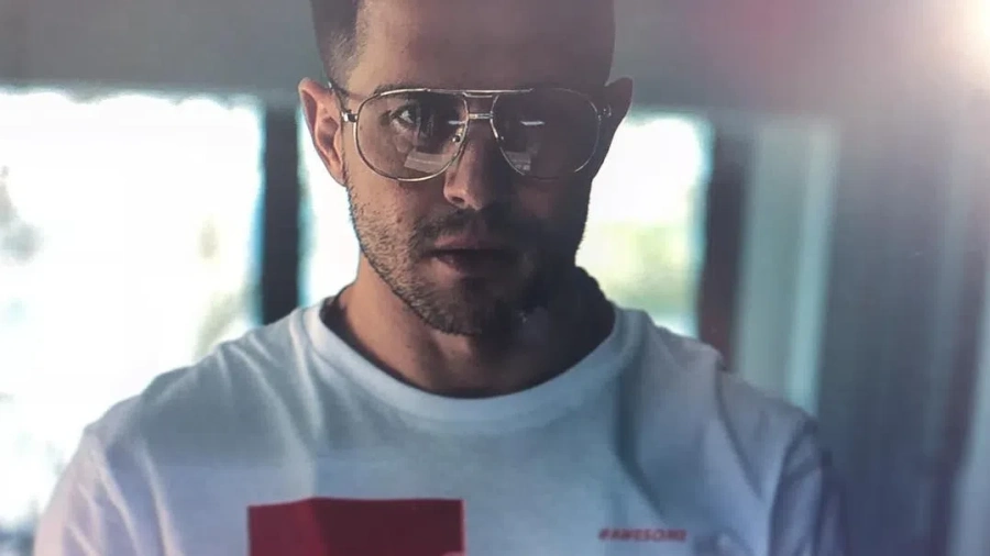 Турнето за над 250 000 евро от ПВУ: Иво Аръков пя пред почти празна зала в Париж