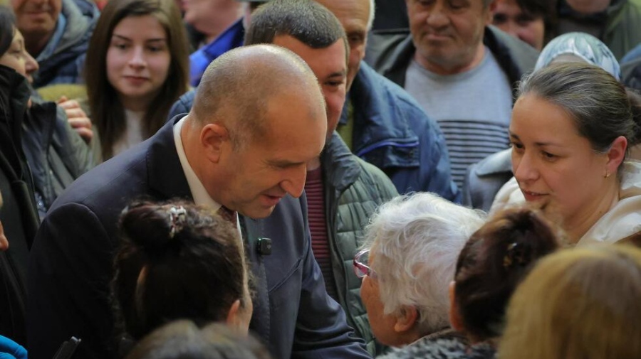 Михаил Константинов: Протестите искаха едно, но докараха Радев