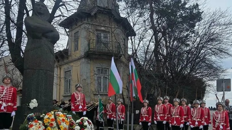 Русе сведе глава пред паметта на Баба Тонка