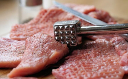 Колко е опасно "лепилото за месо"?