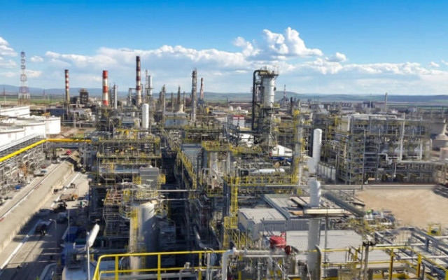 Зеленски: Санкциите срещу Русия бяха облекчени, за да може да продаде активи на „Лукойл“ в България и Румъния