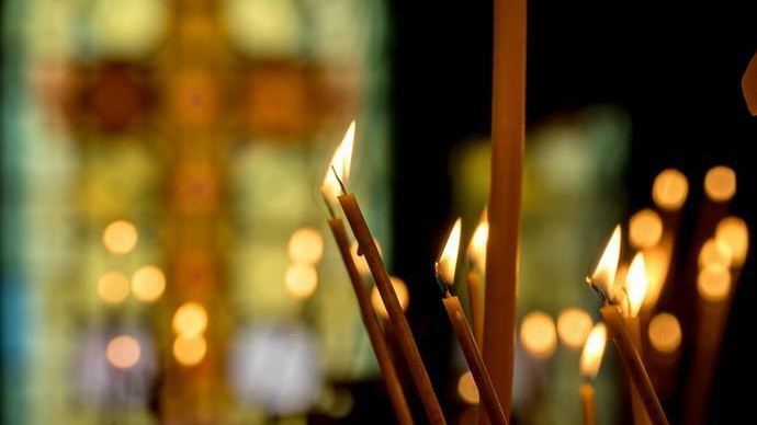 Девойки гадаят за съпрузи с три чехъла на Светла сряда