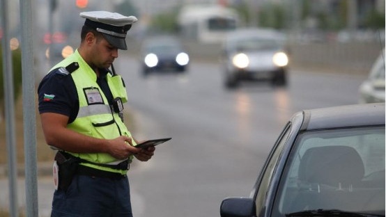 Повишиха служител на КАТ, унищожил 1500 клипа за превишена скорост