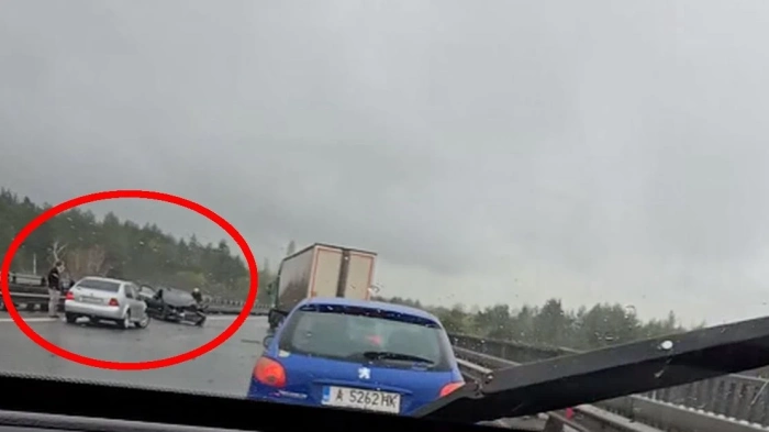 Инцидент на АМ "Тракия": "Тапа" на входа на София задръсти движението