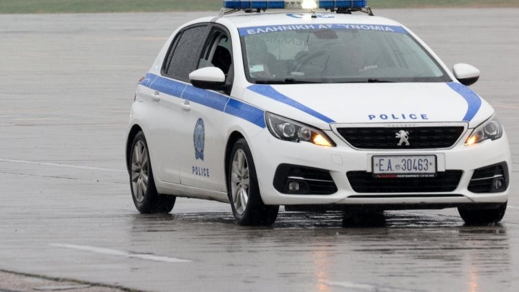 Глобяват с 350 евро за носене на слушалки от шофьорите в Гърция