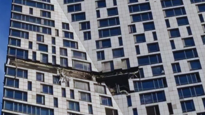 Дрон удари жилищен небостъргач в Москва дни преди "Деня на победата"