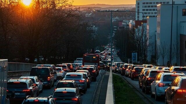 Голямото прибиране: Засилен е трафикът към София