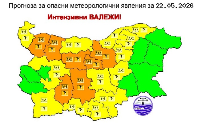 Обилни дъждове, гръмотевици и градушки в половин България