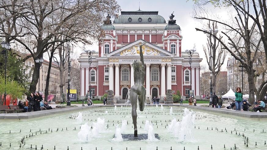 Пари няма: Помолиха библиотеки, театри, читалища да намалят бюджета си с 90%