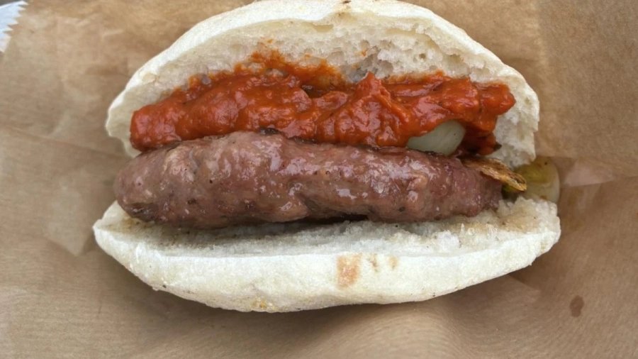 Хляб, кайма и лютеничка за 15 евро на събор в България