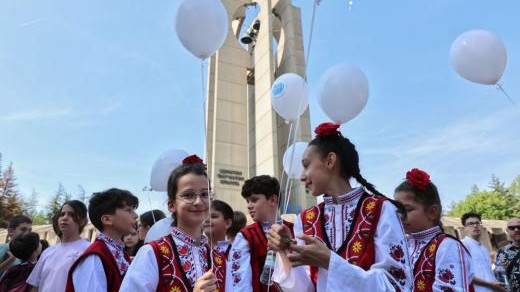 Деца отправиха апел за мир от Международната асамблея „Знаме на мира“