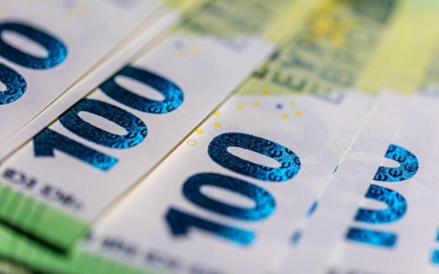 € 1768 месечно е чистият доход на държавните служители